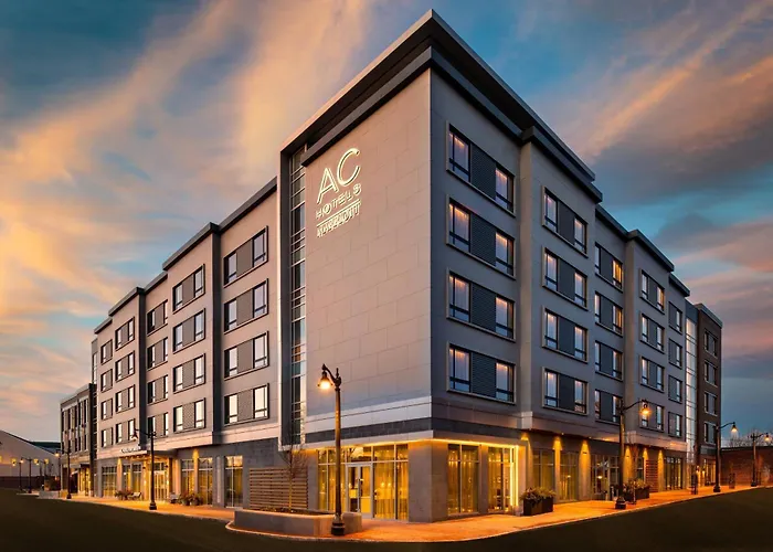 Central hotel: Ac Hotel By Marriott Portsmouth Downtown/Waterfront