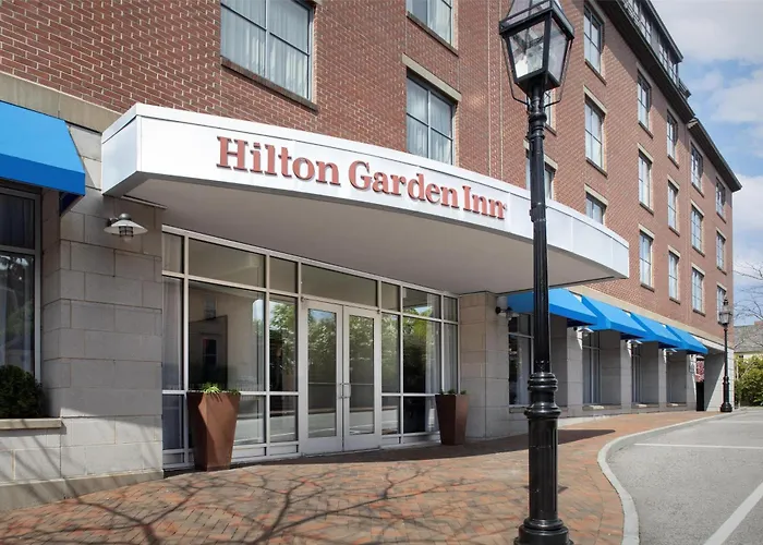 Central hotel: Hilton Garden Inn Portsmouth Downtown
