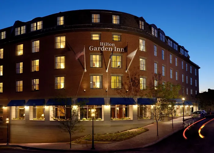 Central hotel: Hilton Garden Inn Portsmouth Downtown